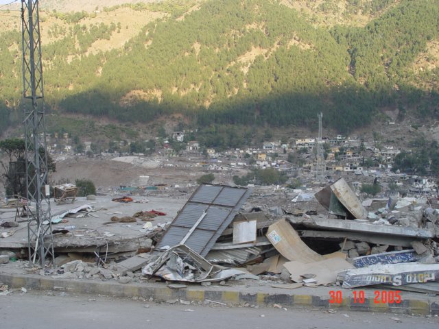 pakistanearthquake2005damageinbalakot.jpg